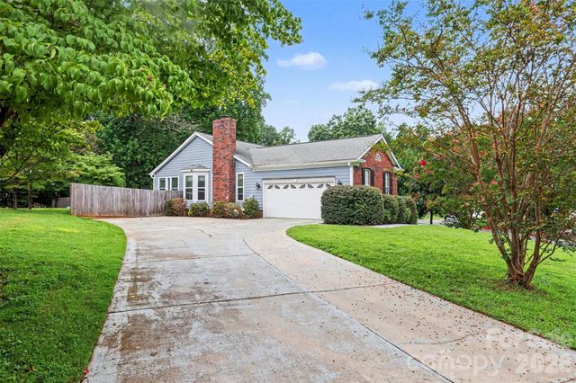 3515 Crescent Knoll Drive, Matthews, NC 28105