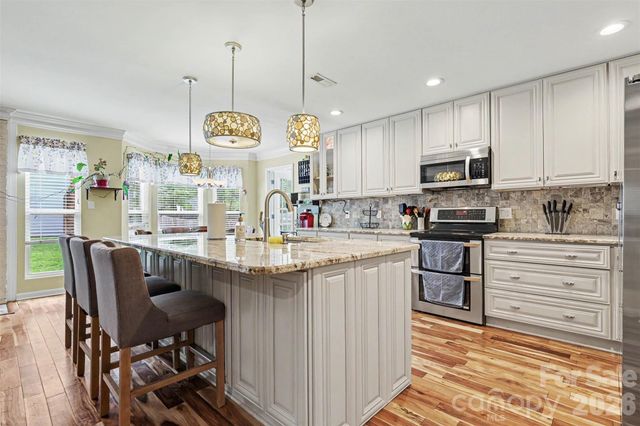 3515 Crescent Knoll Drive, Matthews, NC 28105