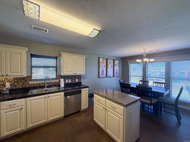 5 Golden Leaf Dr, Greenbrier, AR 72058