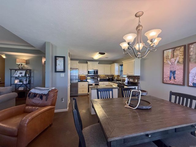 5 Golden Leaf Dr, Greenbrier, AR 72058