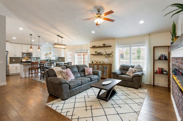 15804 S PACKSADDLE DR, Bluffdale, UT 84065