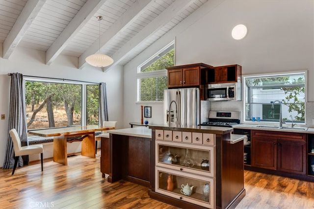 5950 Sunbury Avenue, Cambria, CA 93428