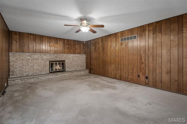 5327 Crowndun Drive, St Louis, MO 63129