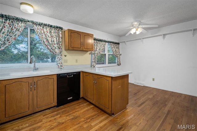 5327 Crowndun Drive, St Louis, MO 63129