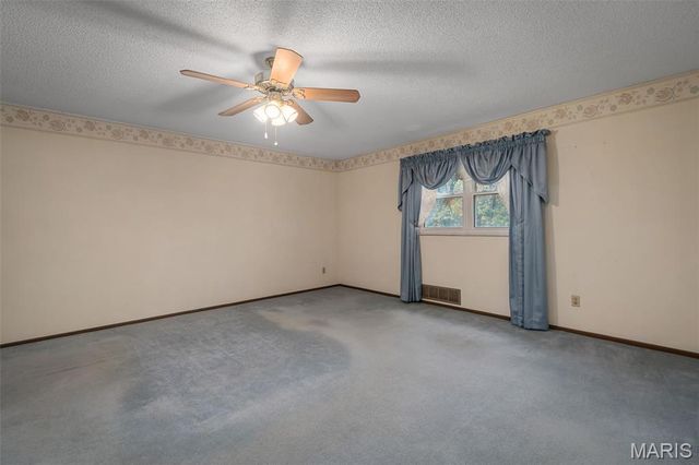 5327 Crowndun Drive, St Louis, MO 63129