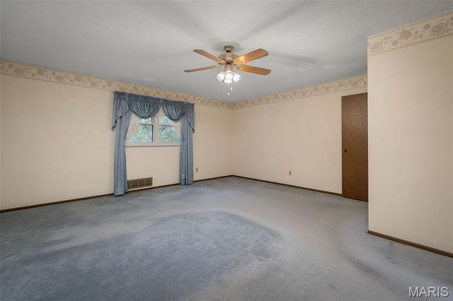 5327 Crowndun Drive, St Louis, MO 63129