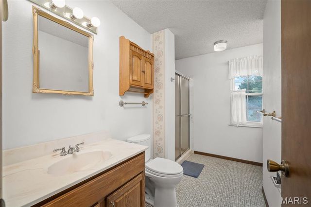 5327 Crowndun Drive, St Louis, MO 63129