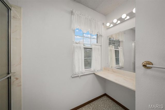 5327 Crowndun Drive, St Louis, MO 63129