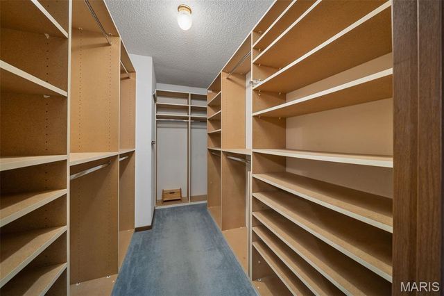 5327 Crowndun Drive, St Louis, MO 63129