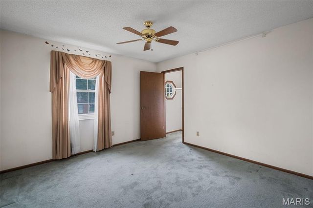 5327 Crowndun Drive, St Louis, MO 63129