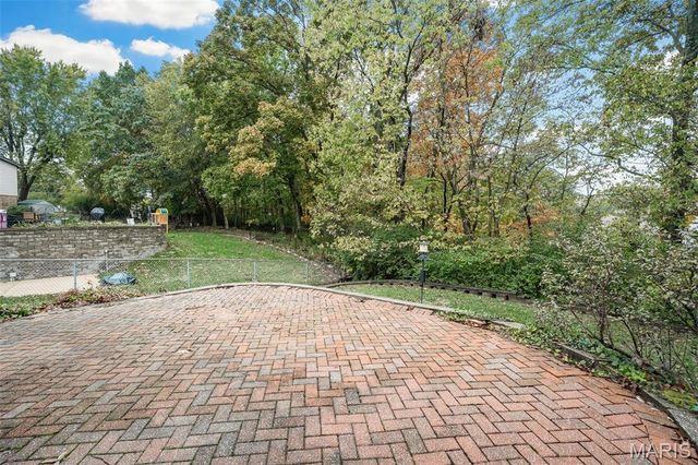 5327 Crowndun Drive, St Louis, MO 63129