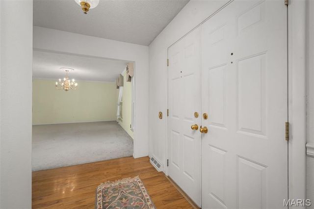 5327 Crowndun Drive, St Louis, MO 63129