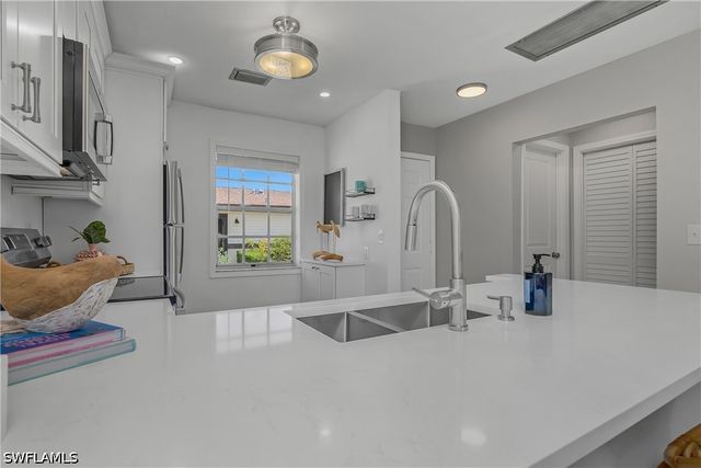 1071 Pine Isle LN 1071, Naples, FL 34112