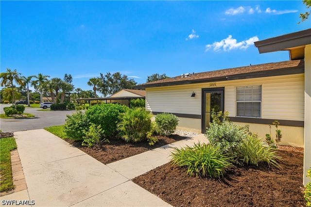 1071 Pine Isle LN 1071, Naples, FL 34112