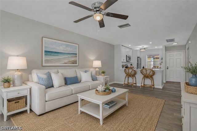1071 Pine Isle LN 1071, Naples, FL 34112
