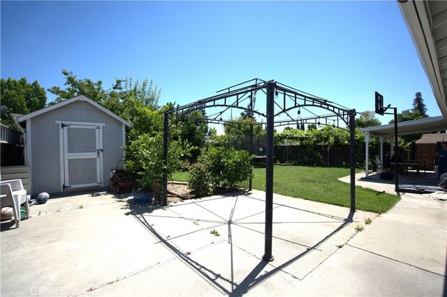 4100 Ahwahnee Court, Modesto, CA 95356