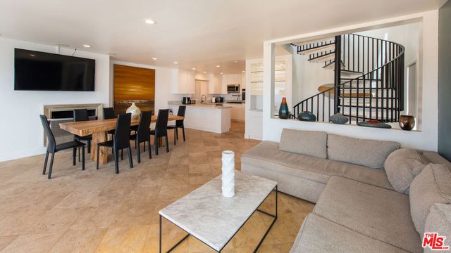 6419 Ocean Front Walk, Playa Del Rey, CA 90293
