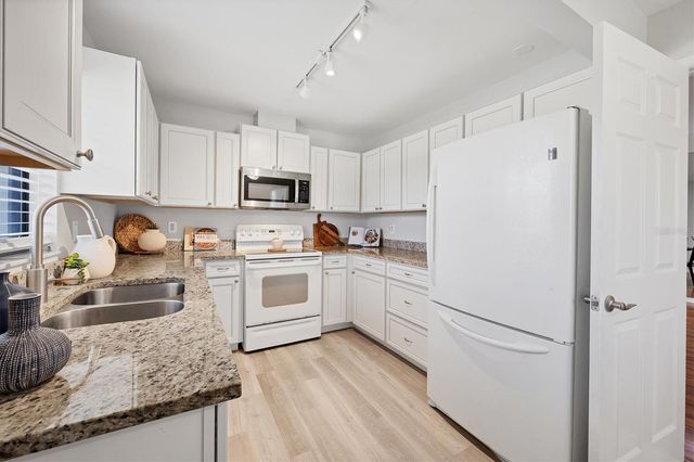 7374 ROYAL BIRKDALE DRIVE 15D, Sarasota, FL 34238