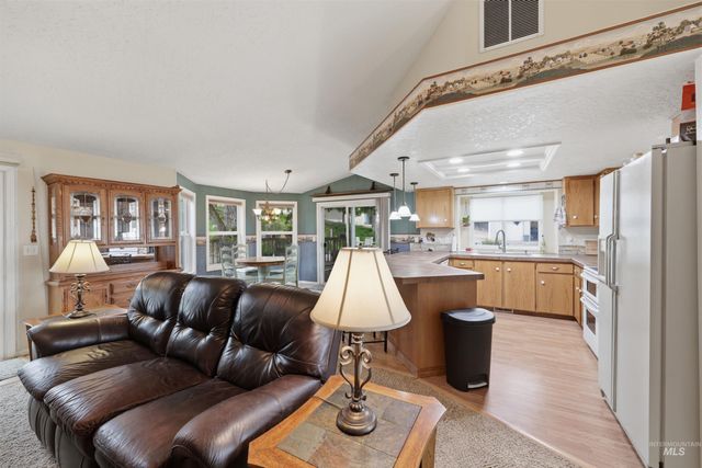 8942 Foothill Road, Middleton, ID 83644