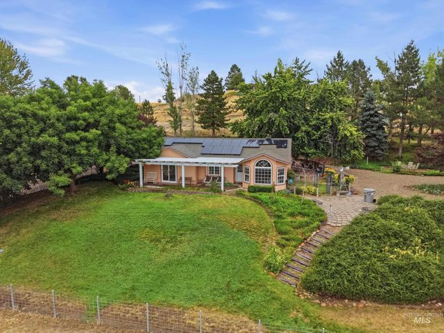 8942 Foothill Road, Middleton, ID 83644