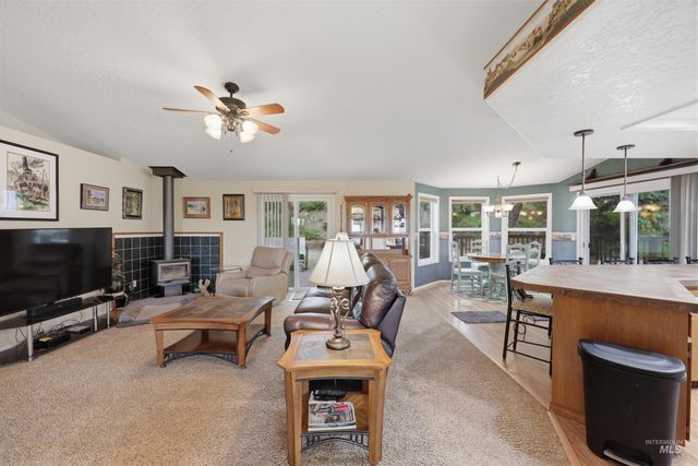 8942 Foothill Road, Middleton, ID 83644