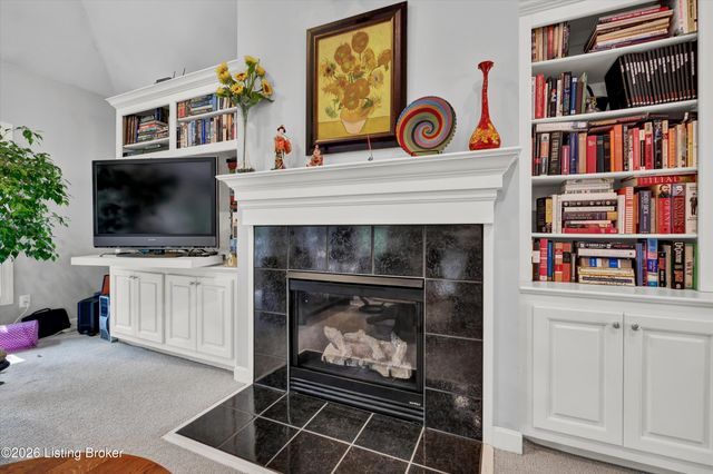 2710 Razor View Ct, Louisville, KY 40299
