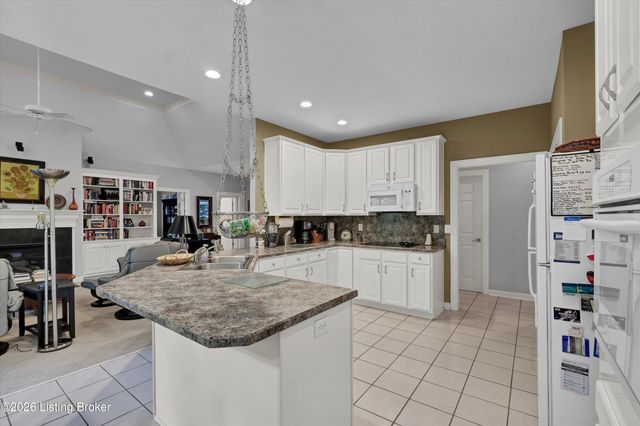2710 Razor View Ct, Louisville, KY 40299
