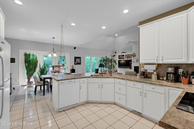 2710 Razor View Ct, Louisville, KY 40299