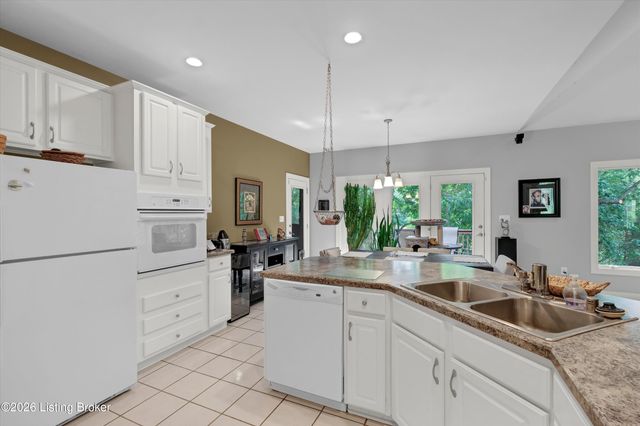 2710 Razor View Ct, Louisville, KY 40299