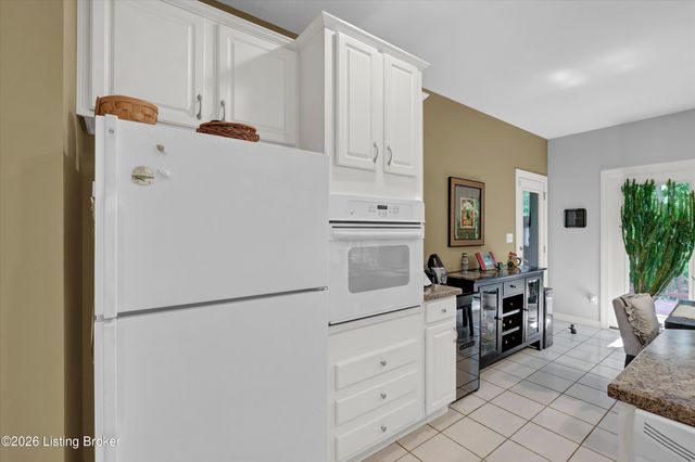 2710 Razor View Ct, Louisville, KY 40299