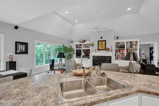 2710 Razor View Ct, Louisville, KY 40299