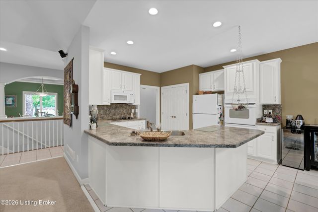2710 Razor View Ct, Louisville, KY 40299
