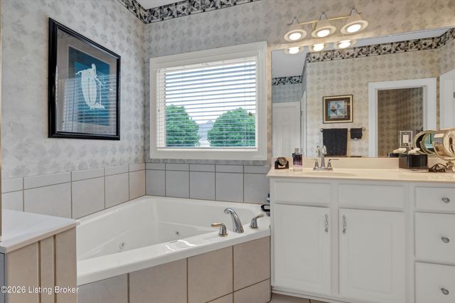 2710 Razor View Ct, Louisville, KY 40299