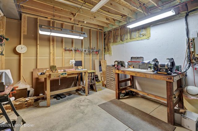2710 Razor View Ct, Louisville, KY 40299