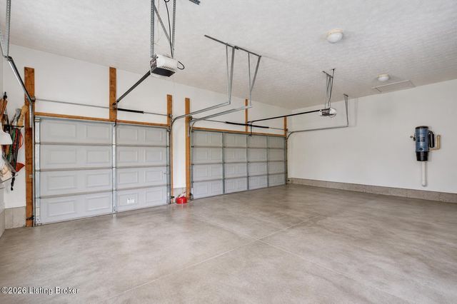 2710 Razor View Ct, Louisville, KY 40299