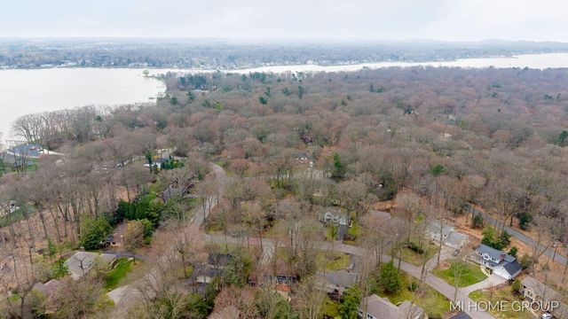 238 Foxdown Road, Holland, MI 49424