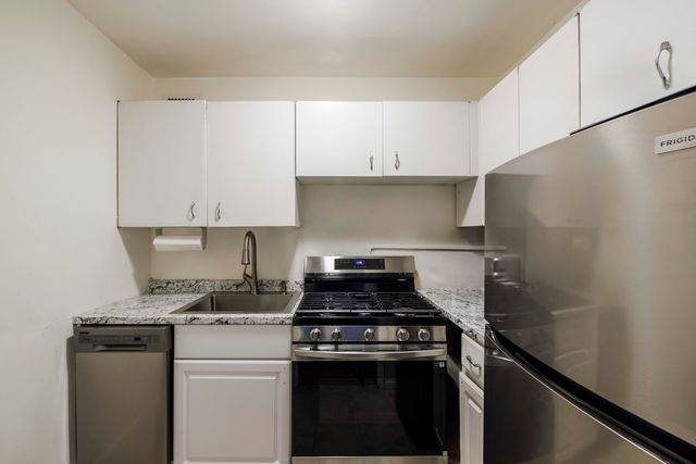 140 7th Ave Apt 5G, New York City, NY 10011