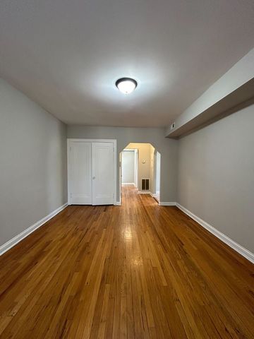 7150 S Cornell Avenue 2W, Chicago, IL 60649