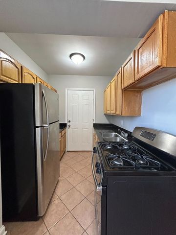 7150 S Cornell Avenue 2W, Chicago, IL 60649
