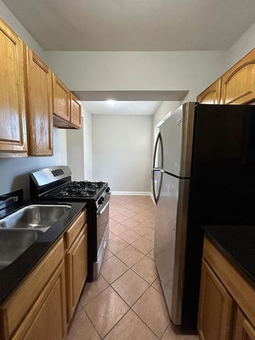 7150 S Cornell Avenue 2W, Chicago, IL 60649