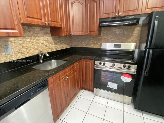 488 NW 165th St Road B-415, Miami, FL 33169
