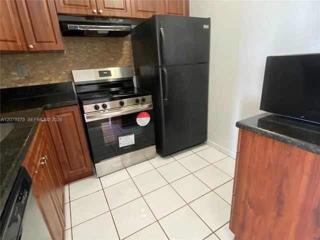 488 NW 165th St Road B-415, Miami, FL 33169