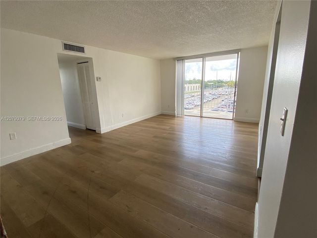 488 NW 165th St Road B-415, Miami, FL 33169
