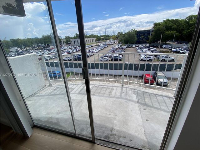 488 NW 165th St Road B-415, Miami, FL 33169