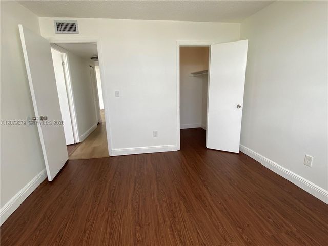 488 NW 165th St Road B-415, Miami, FL 33169