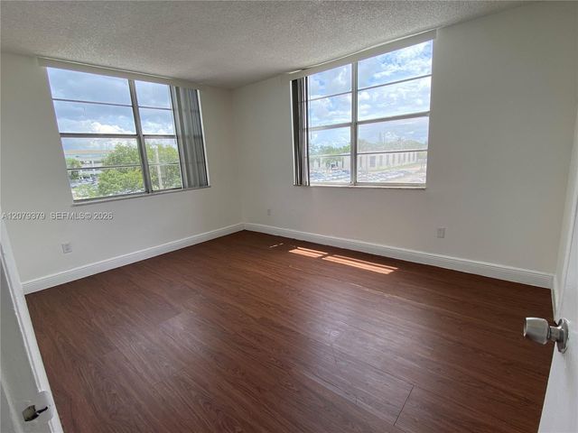 488 NW 165th St Road B-415, Miami, FL 33169