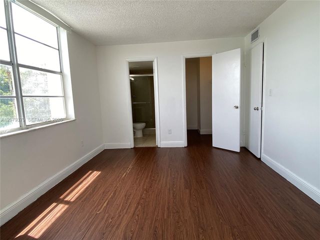 488 NW 165th St Road B-415, Miami, FL 33169