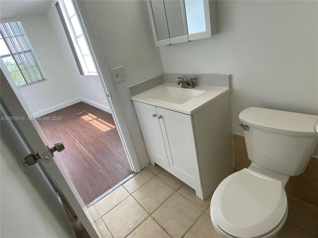 488 NW 165th St Road B-415, Miami, FL 33169