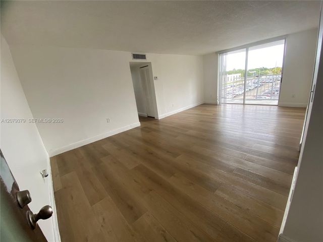 488 NW 165th St Road B-415, Miami, FL 33169