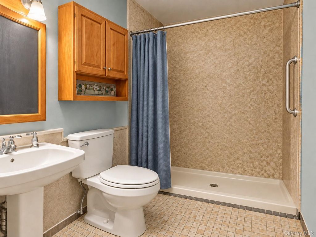 8 Canary Place, Farmingville, NY 11738 — photo 5